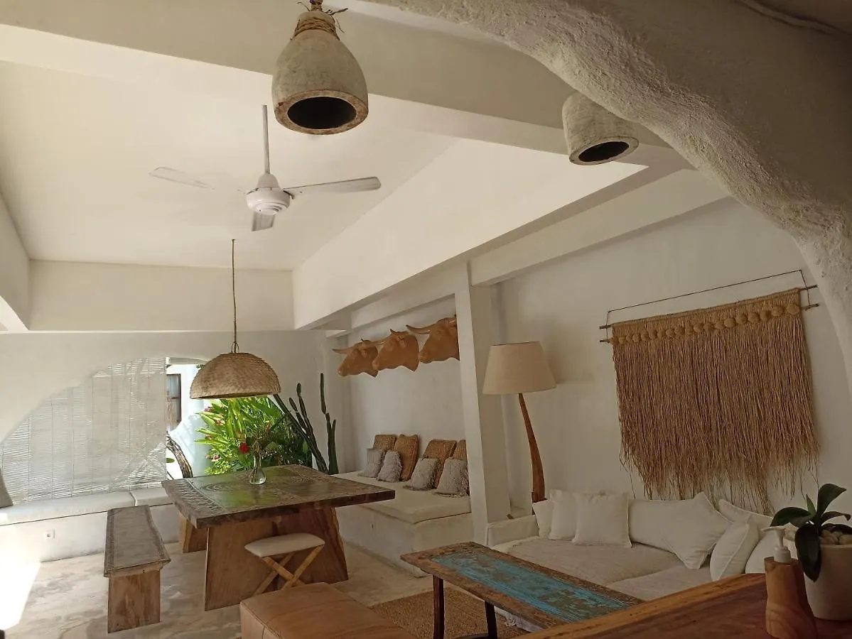 Sal Central Uluwatu  Bed & Breakfast